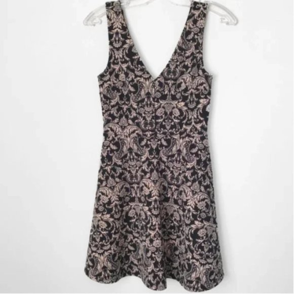 🛍 2 for $25! 🛍 Forever 21 - Damask Sleeveless Beige & Black Skater Dress - Picture 5 of 10